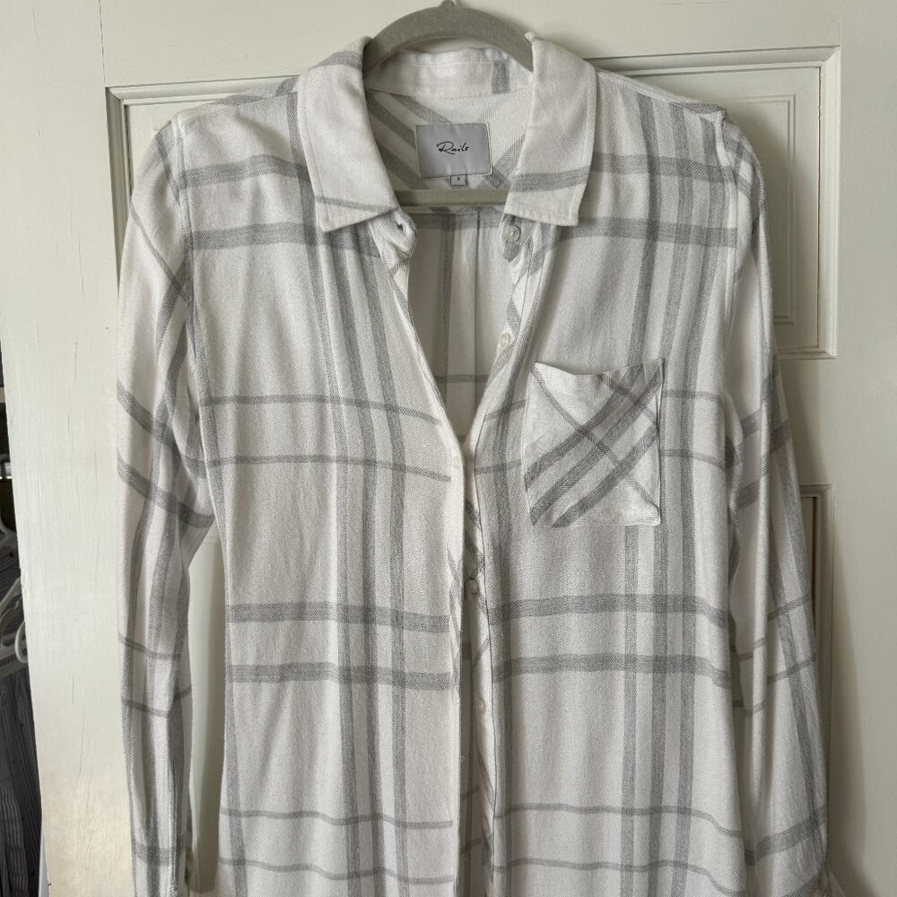 Soft lightweight flannel striped Rails button up gray and white size small